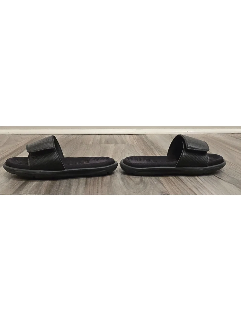 Under Armour Youth Slides Black Size 1Y Velcro Strap Athletic Sandals